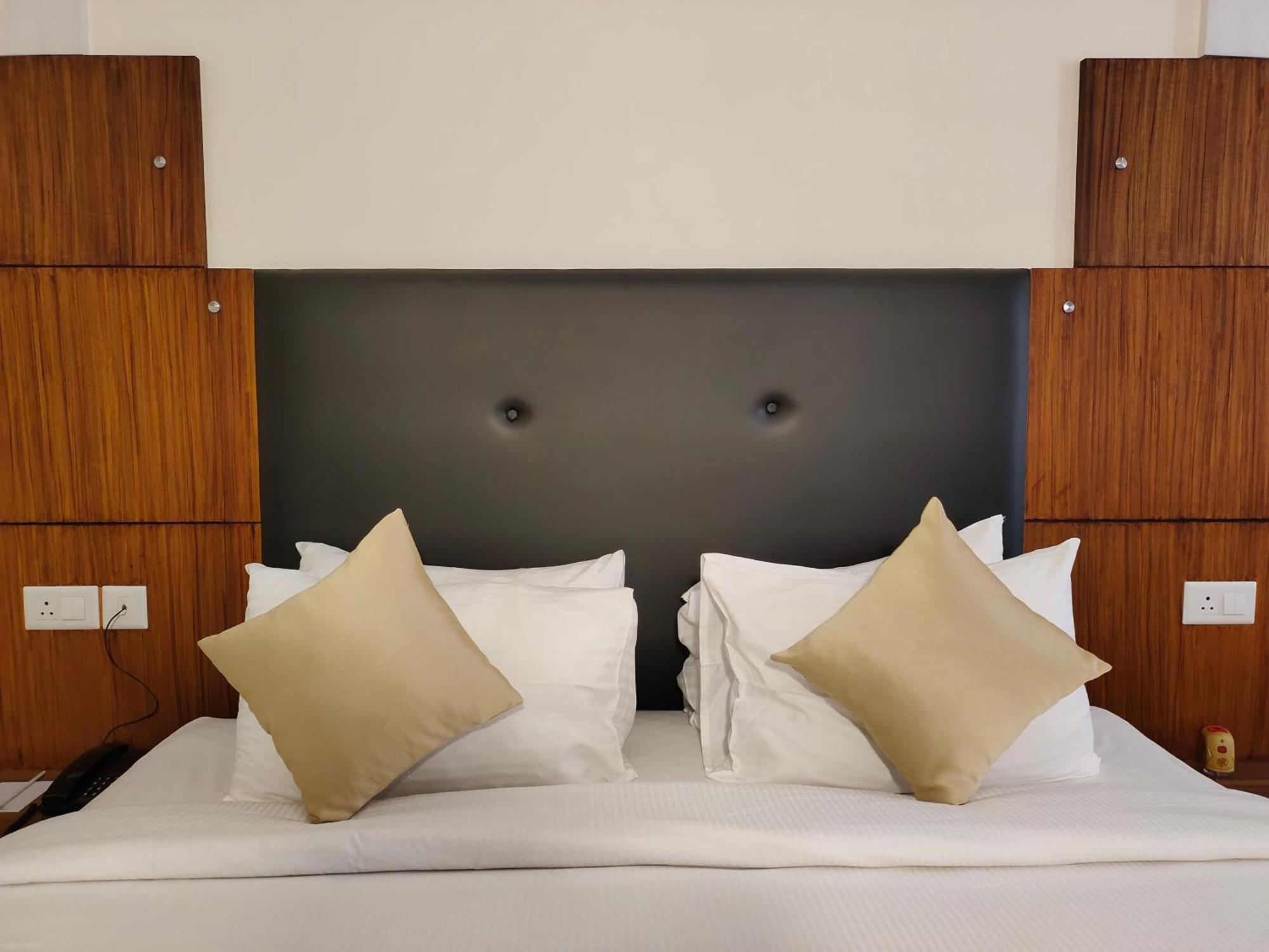 Presidency Kochi City Centre Extérieur photo