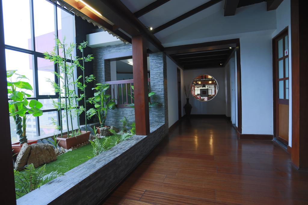 Presidency Kochi City Centre Extérieur photo