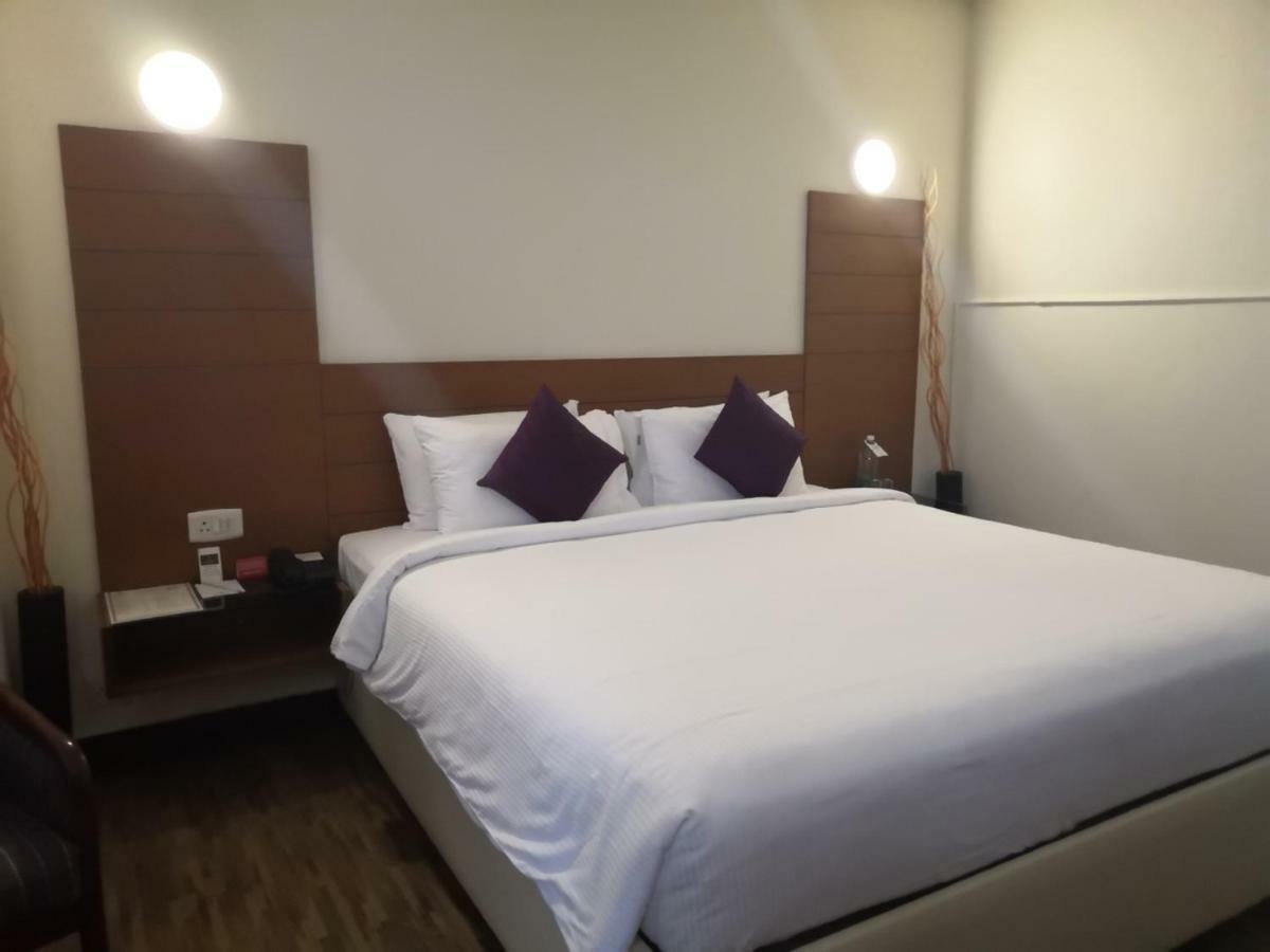 Presidency Kochi City Centre Extérieur photo
